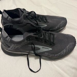 Brooks Men’s Black Elevate 4 Running Shoes